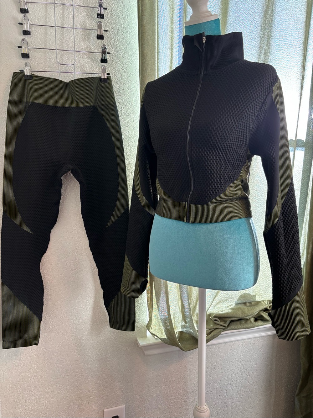 Athletic workout Women's Black & Olive Ribbed Zip-Front Jacket and Leggings Set